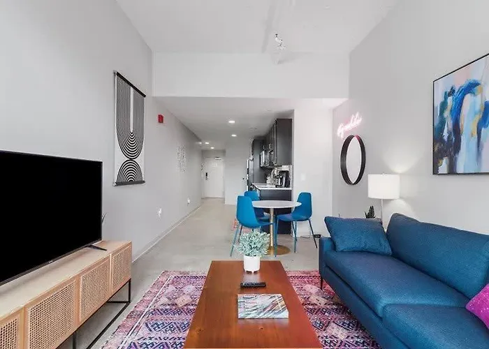Cozysuites Modern 2br, Downtown Apartment *