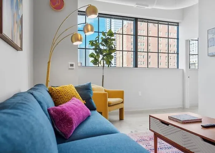 Cozysuites Modern 2br, Downtown Apartment *