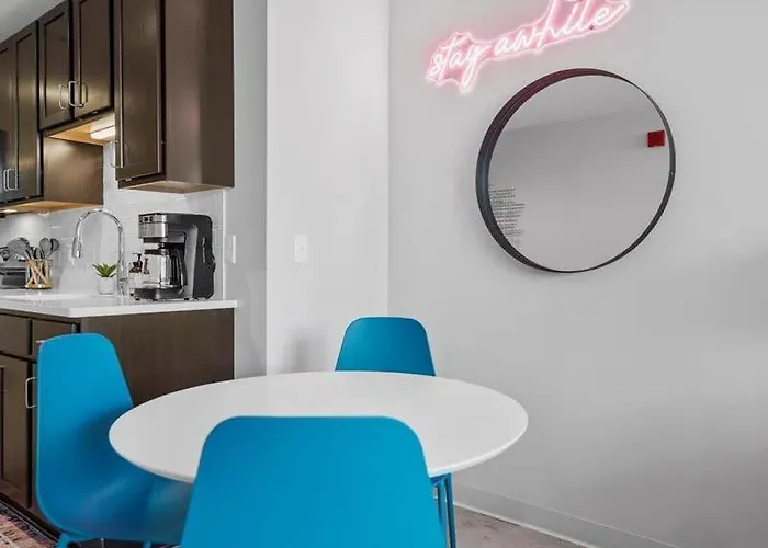 Cozysuites Modern 2br, Downtown Apartment