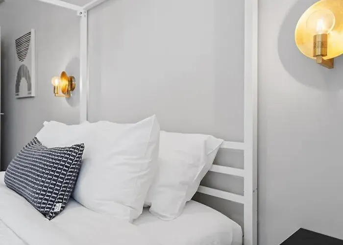 Cozysuites Modern 2br, Downtown *