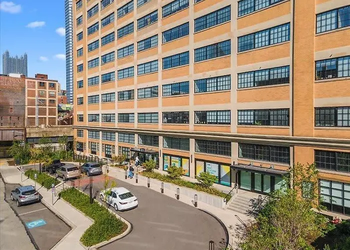 Cozysuites Modern 2br, Downtown Pittsburgh