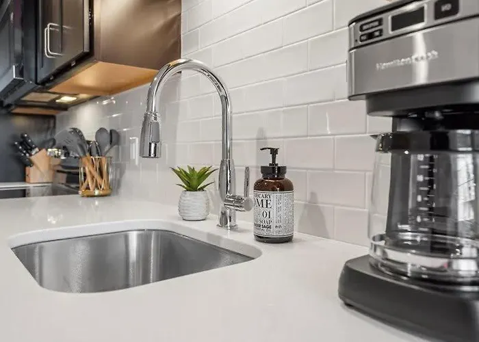 Cozysuites Modern 2br, Downtown Apartment